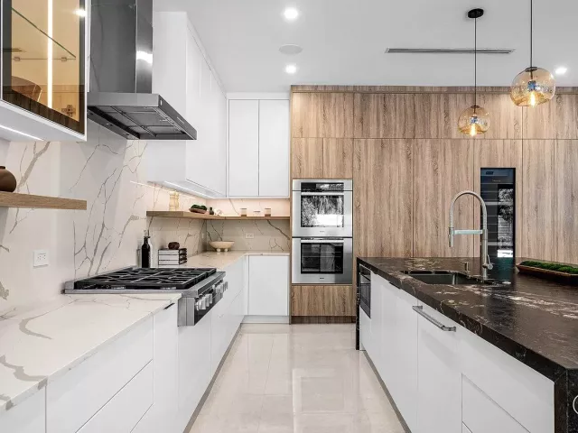 Продажа дома по адресу 451 NW 7th Avenue - фото 9394325