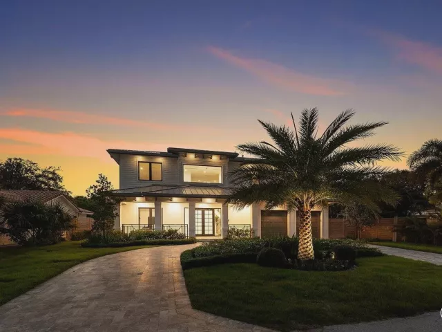Продажа дома по адресу 451 NW 7th Avenue - фото 9394308