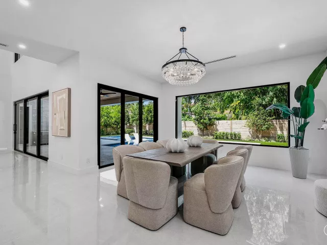 Продажа дома по адресу 451 NW 7th Avenue - фото 9394327