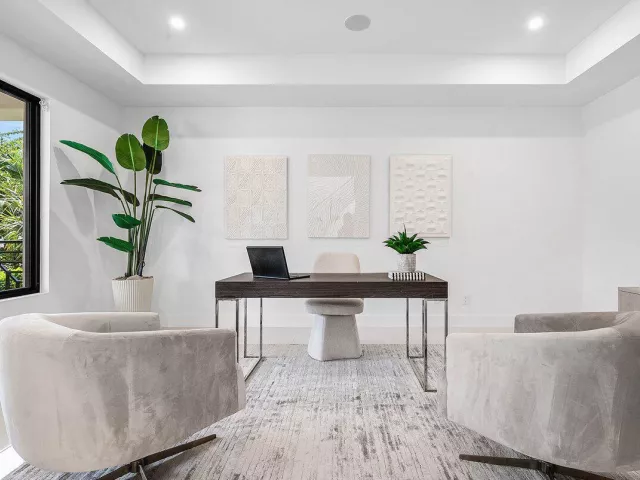 Продажа дома по адресу 451 NW 7th Avenue - фото 9394328