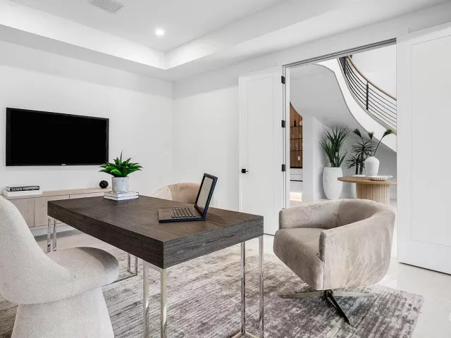 Продажа дома по адресу 451 NW 7th Avenue - фото 9394329