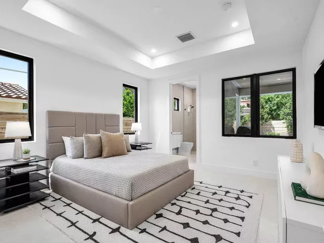 Продажа дома по адресу 451 NW 7th Avenue - фото 9394330