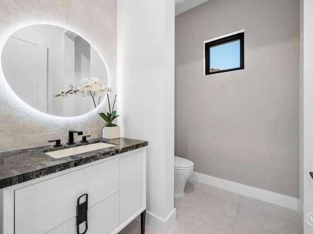 Продажа дома по адресу 451 NW 7th Avenue - фото 9394331