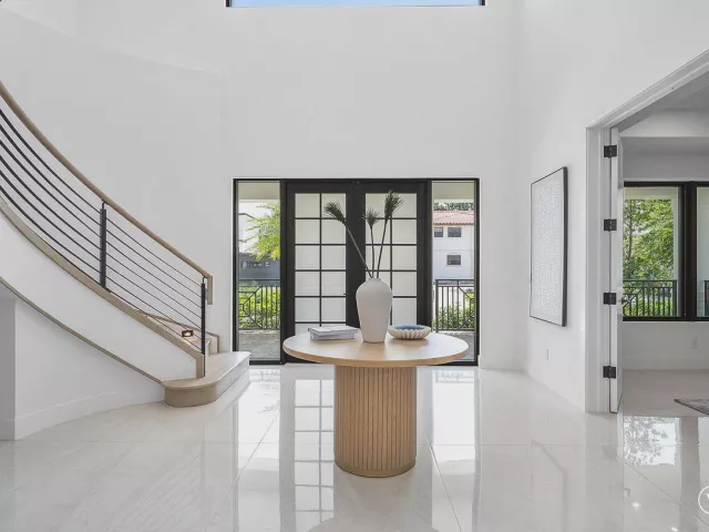 Продажа дома по адресу 451 NW 7th Avenue - фото 9394332
