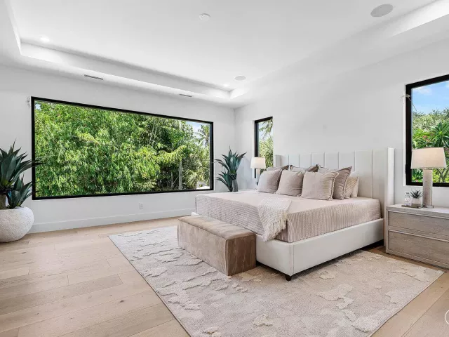 Продажа дома по адресу 451 NW 7th Avenue - фото 9394336