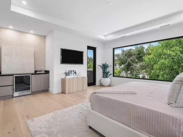 Продажа дома по адресу 451 NW 7th Avenue - фото 9394337