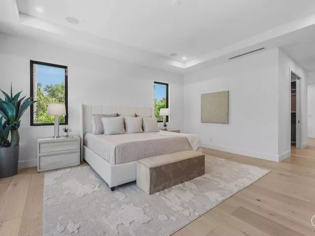 Продажа дома по адресу 451 NW 7th Avenue - фото 9394338