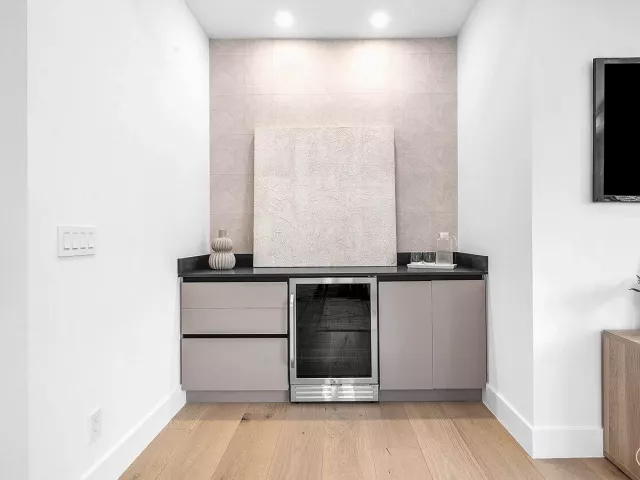 Продажа дома по адресу 451 NW 7th Avenue - фото 9394339