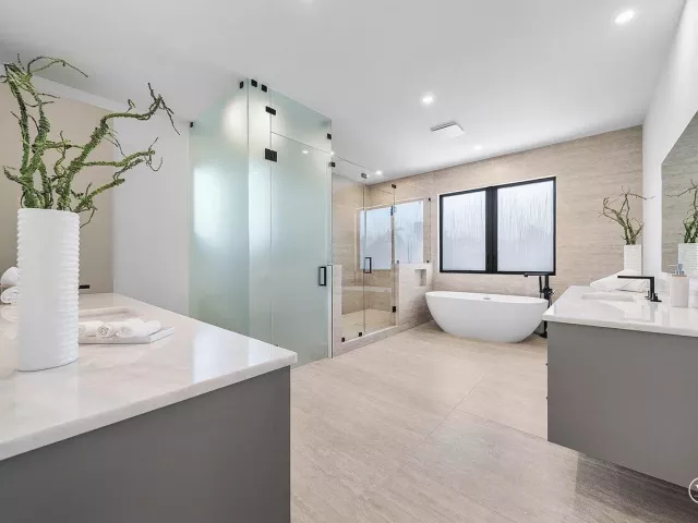 Продажа дома по адресу 451 NW 7th Avenue - фото 9394340