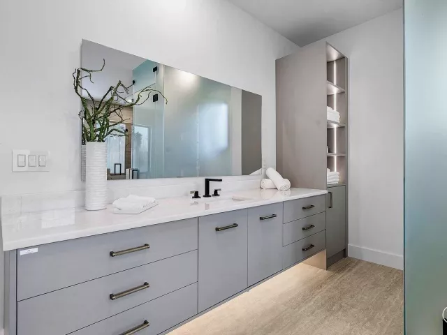 Продажа дома по адресу 451 NW 7th Avenue - фото 9394343