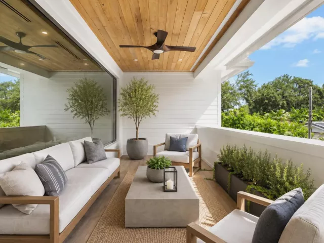 Продажа дома по адресу 451 NW 7th Avenue - фото 9394347