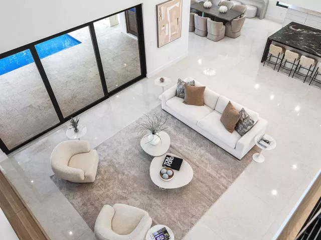Продажа дома по адресу 451 NW 7th Avenue - фото 9394349