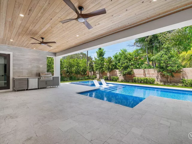 Продажа дома по адресу 451 NW 7th Avenue - фото 9394362