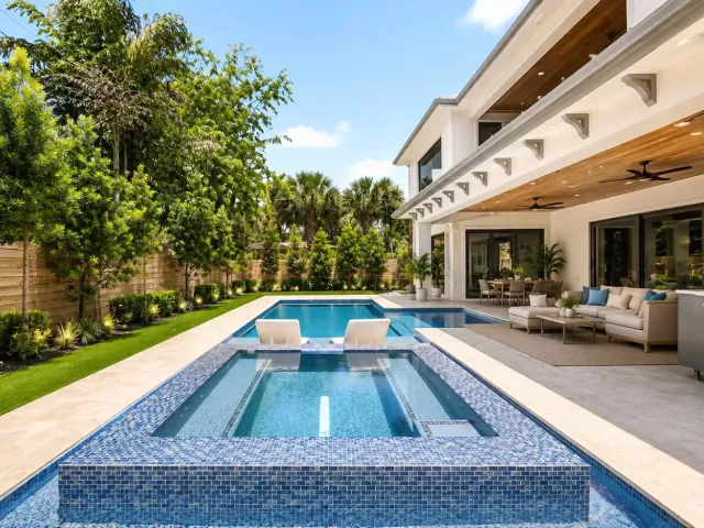 Продажа дома по адресу 451 NW 7th Avenue - фото 9394365