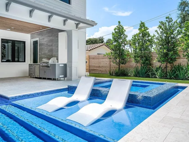 Продажа дома по адресу 451 NW 7th Avenue - фото 9394366
