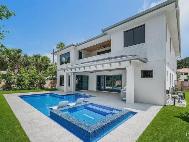 Продажа дома по адресу 451 NW 7th Avenue - фото 9394369