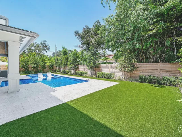 Продажа дома по адресу 451 NW 7th Avenue - фото 9394370
