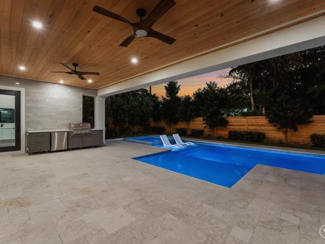 Продажа дома по адресу 451 NW 7th Avenue - фото 9394371