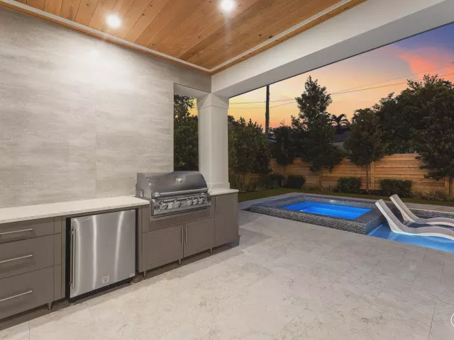 Продажа дома по адресу 451 NW 7th Avenue - фото 9394373