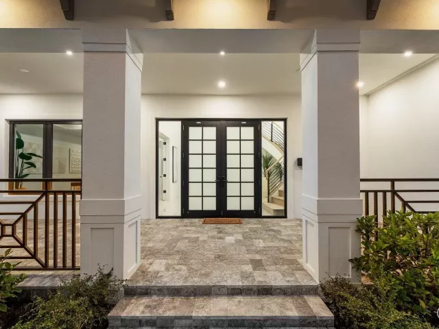 Продажа дома по адресу 451 NW 7th Avenue - фото 9394379