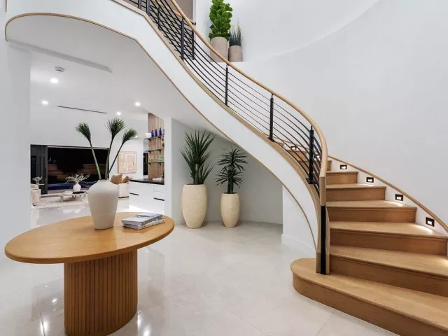 Продажа дома по адресу 451 NW 7th Avenue - фото 9394380