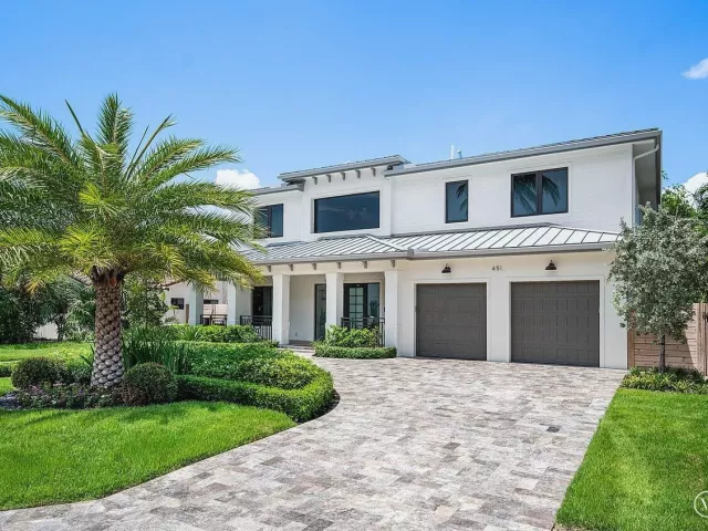 Продажа дома по адресу 451 NW 7th Avenue - фото 9394314