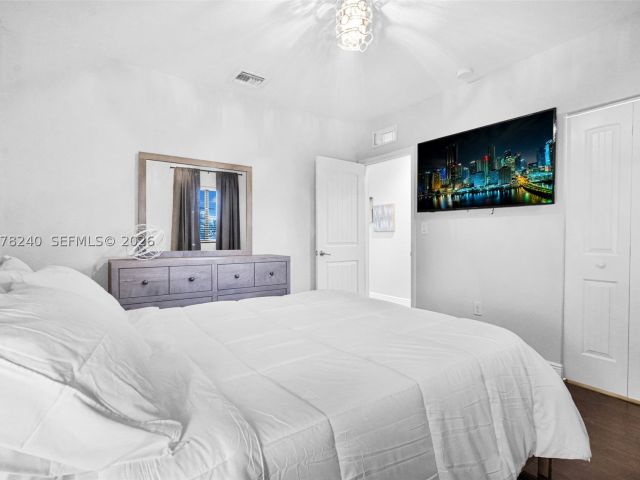 Продажа дома по адресу 2150 NW 16th Pl - фото 9395429