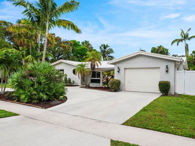 Продажа дома по адресу 648 SW 3RD Street - фото 9429666