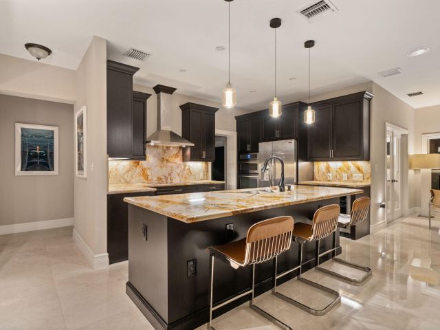 Продажа дома по адресу 901 SE 6TH Street - фото 9417382