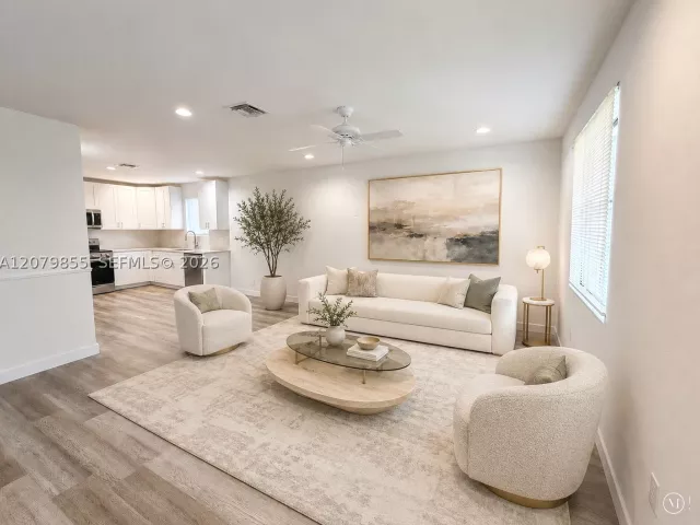 Продажа дома по адресу 529 NW 16th Ave - фото 9440955