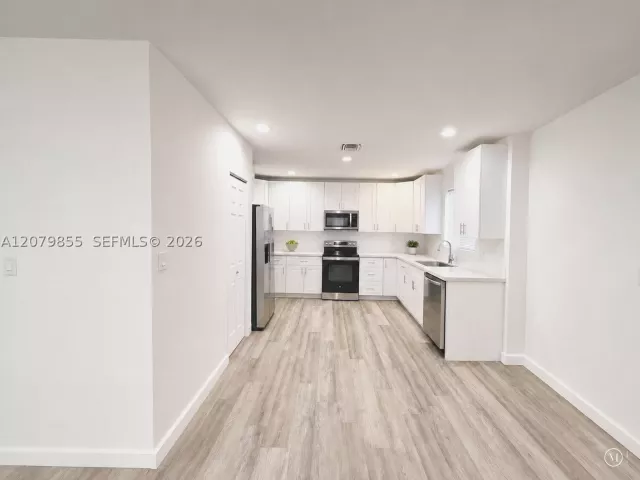 Продажа дома по адресу 529 NW 16th Ave - фото 9440958