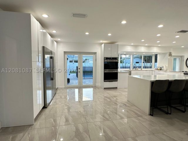 Продажа дома по адресу 3750 N 54th Ave - фото 9438028