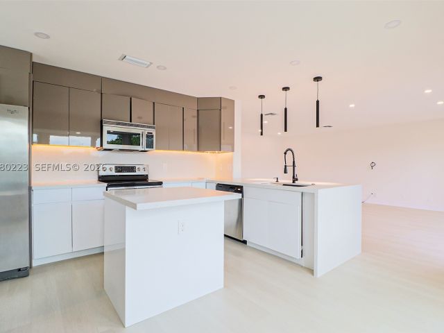 Продажа дома по адресу 10262 SW 9th Ln - фото 9456573
