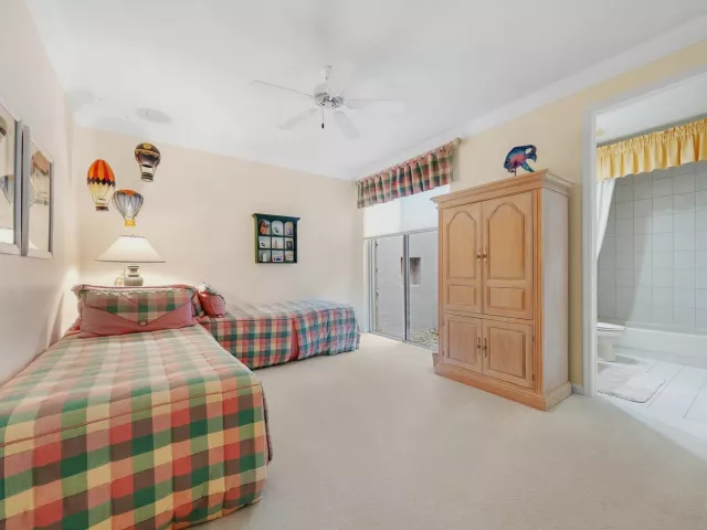 Продажа дома по адресу 7960 Sandhill Court - фото 9469164