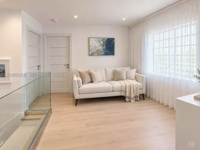 Продажа дома по адресу 3123 NE 210th St - фото 9480952