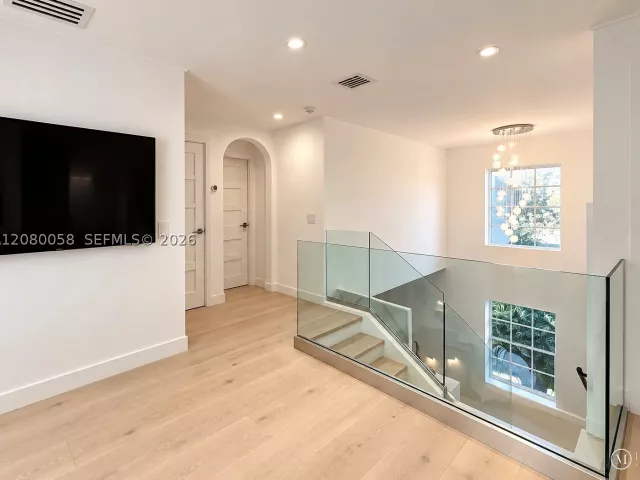 Продажа дома по адресу 3123 NE 210th St - фото 9480953