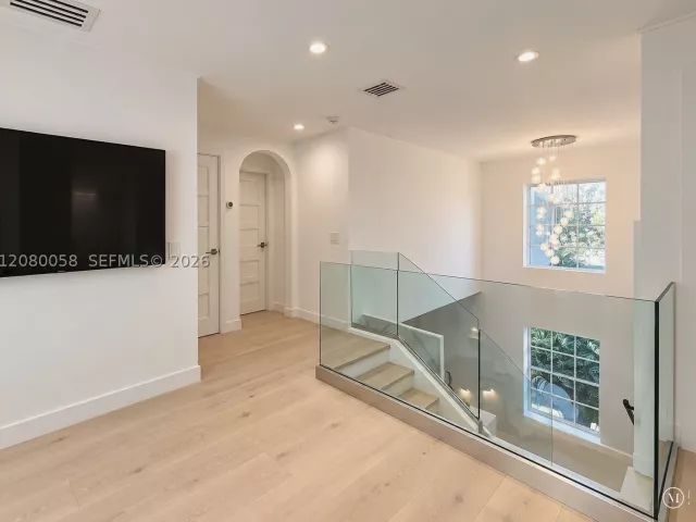 Продажа дома по адресу 3123 NE 210th St - фото 9480954