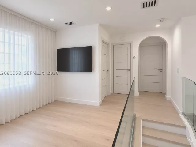 Продажа дома по адресу 3123 NE 210th St - фото 9480958