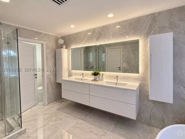 Продажа дома по адресу 3123 NE 210th St - фото 9480963