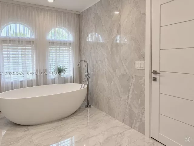 Продажа дома по адресу 3123 NE 210th St - фото 9480964