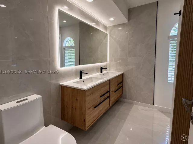 Продажа дома по адресу 3123 NE 210th St - фото 9480968