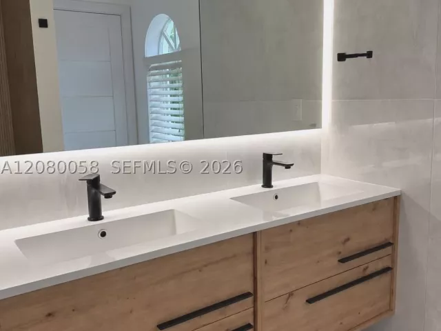 Продажа дома по адресу 3123 NE 210th St - фото 9480969