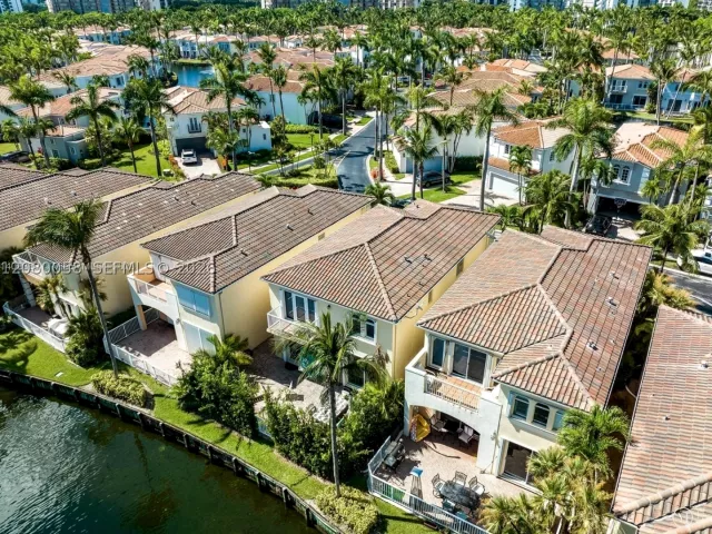 Продажа дома по адресу 3123 NE 210th St - фото 9480987