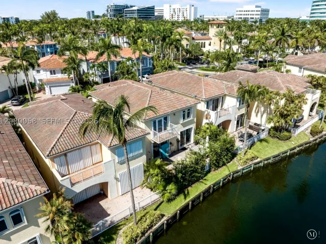 Продажа дома по адресу 3123 NE 210th St - фото 9480989
