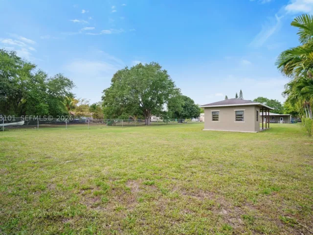 Продажа дома по адресу 14031 NW 5th Ave - фото 9483110