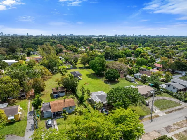 Продажа дома по адресу 14031 NW 5th Ave - фото 9483112