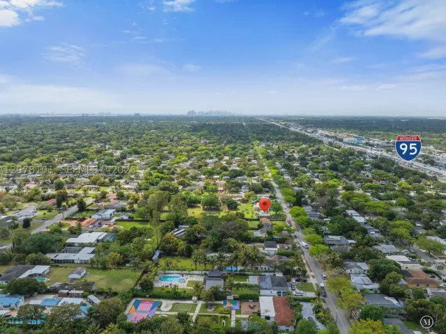 Продажа дома по адресу 14031 NW 5th Ave - фото 9483114