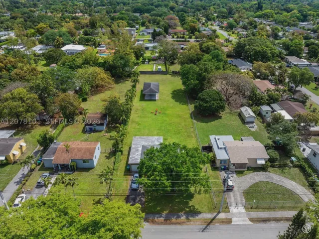 Продажа дома по адресу 14031 NW 5th Ave - фото 9483116