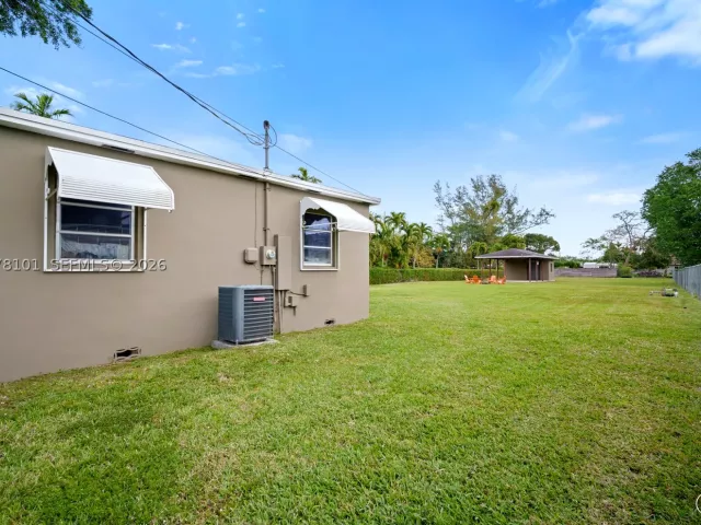 Продажа дома по адресу 14031 NW 5th Ave - фото 9483117