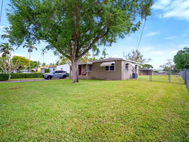 Продажа дома по адресу 14031 NW 5th Ave - фото 9483120